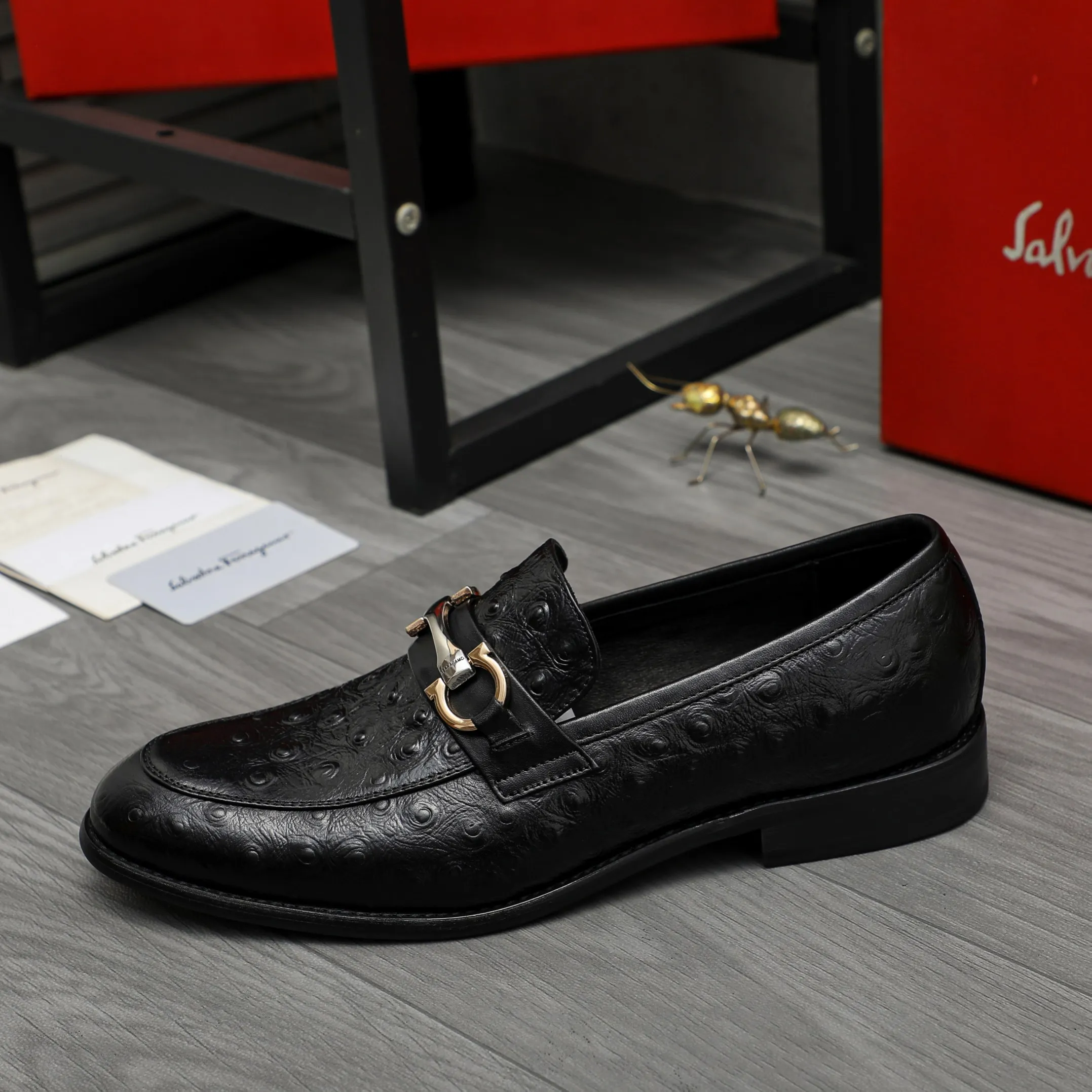 Men's shoes 💰420 Product trademark: Ferragamo "Ferragamo" business slip-on leather shoes Regular size: 39-45 (38.46 custom-made, non-returnable) Product materials: Selected ostrich pattern cowhide upper, sheepskin lining, original rubber outsole